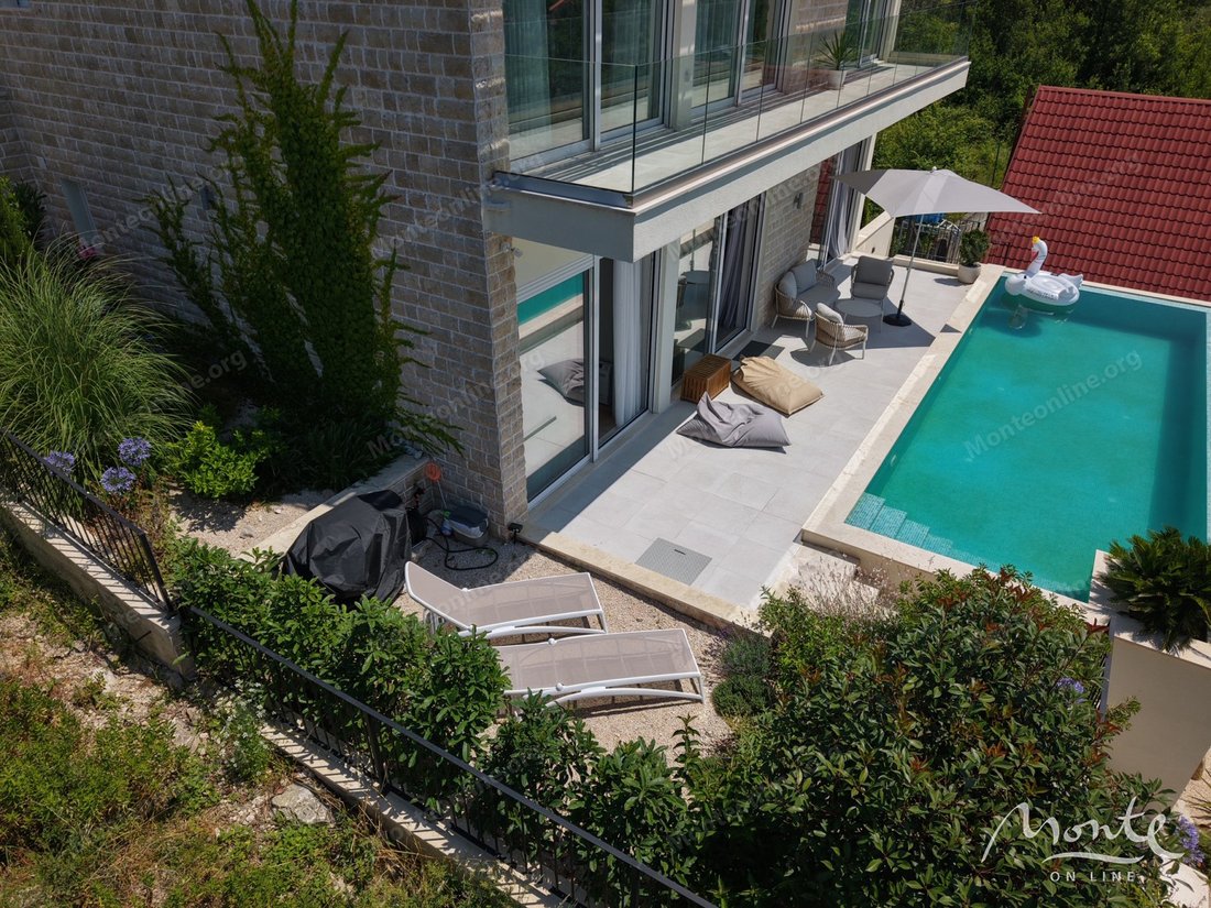 Villa in Herceg Novi, Herceg Novi Municipality, Montenegro 2 - 15456652