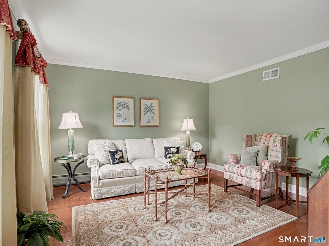 House in Trumbull, Connecticut, United States 5 - 18455402