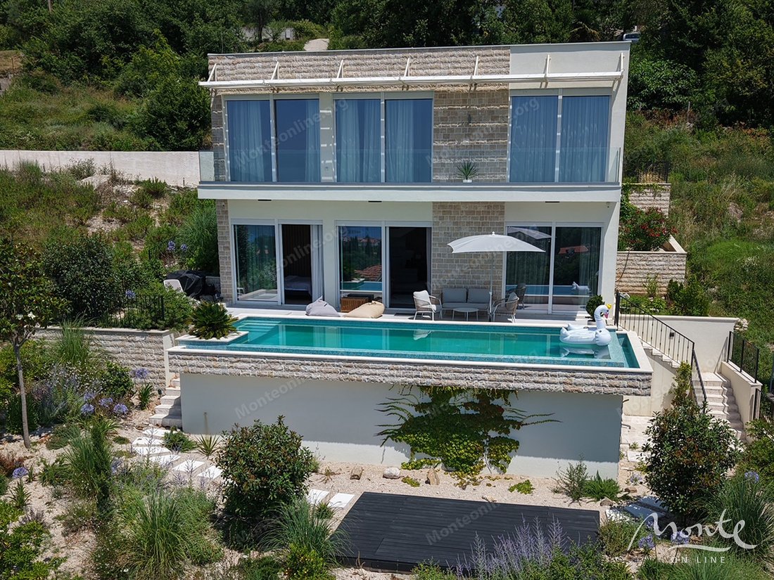 Villa in Herceg Novi, Herceg Novi Municipality, Montenegro 1 - 15456652
