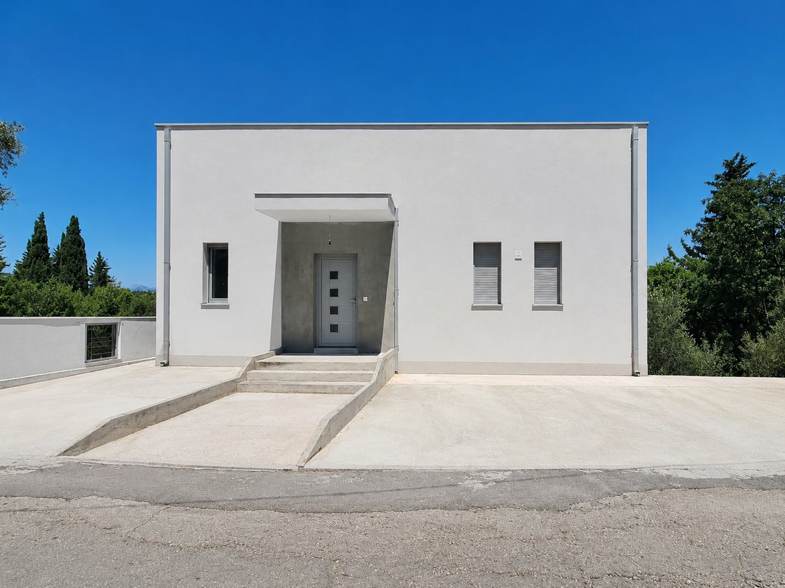 Villa in Milovići, Tivat Municipality, Montenegro 3 - 18465279