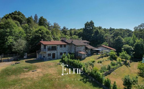 Villa in Bedero, Lombardy, Italy 1