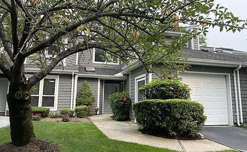 Condo in Commack, New York, United States 1