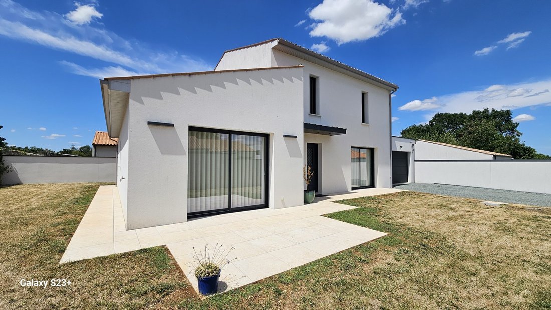 House in Niort, Nouvelle-Aquitaine, France 1 - 18465384