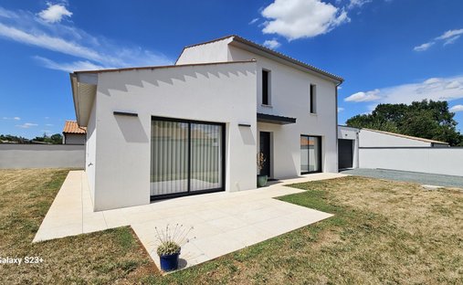 House in Niort, Nouvelle-Aquitaine, France 1