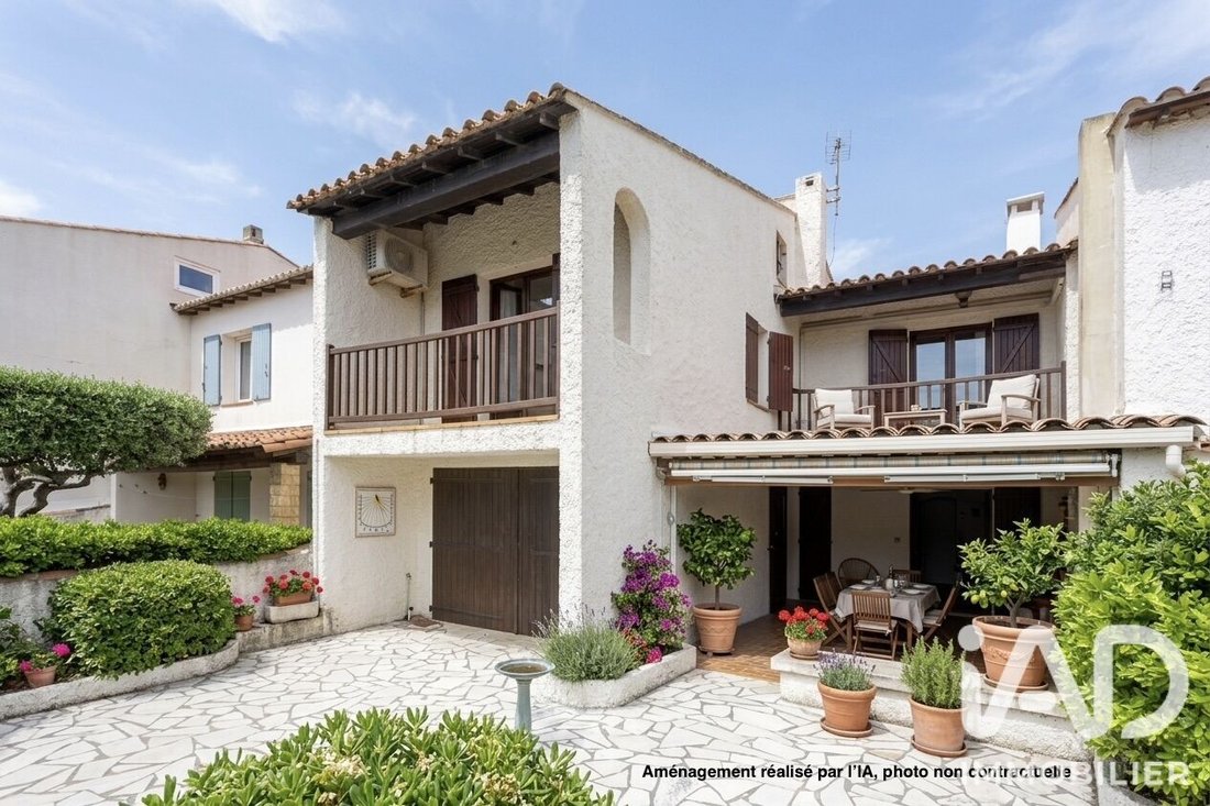 House in Saintes-Maries-de-la-Mer, Provence-Alpes-Côte d'Azur, France 1 - 17918690