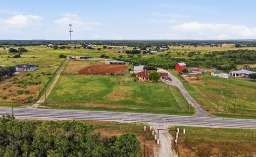 Farm Ranch in La Vernia, Texas, United States 1