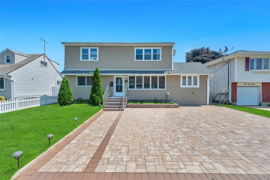 Casa a Hicksville, New York, Stati Uniti 1 - 18469514