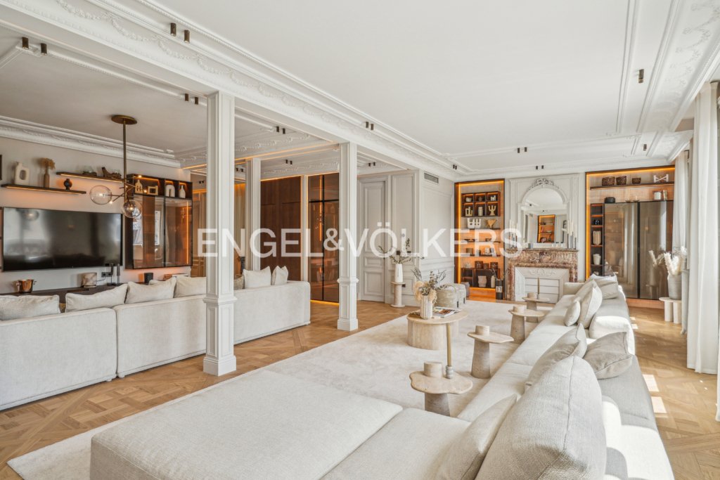 Apartment in Triangle d'Or, Paris 8e Arrondissement, Paris 4 - 18470813