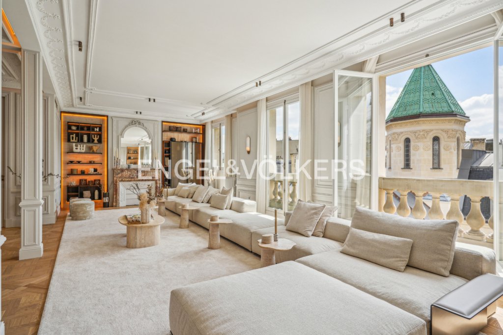 Apartment in Triangle d'Or, Paris 8e Arrondissement, Paris 1 - 18470813