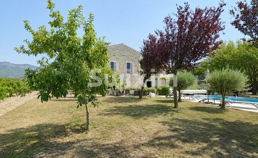 Casa di campagna a Grignan, Auvergne-Rodano-Alpi, Francia 1