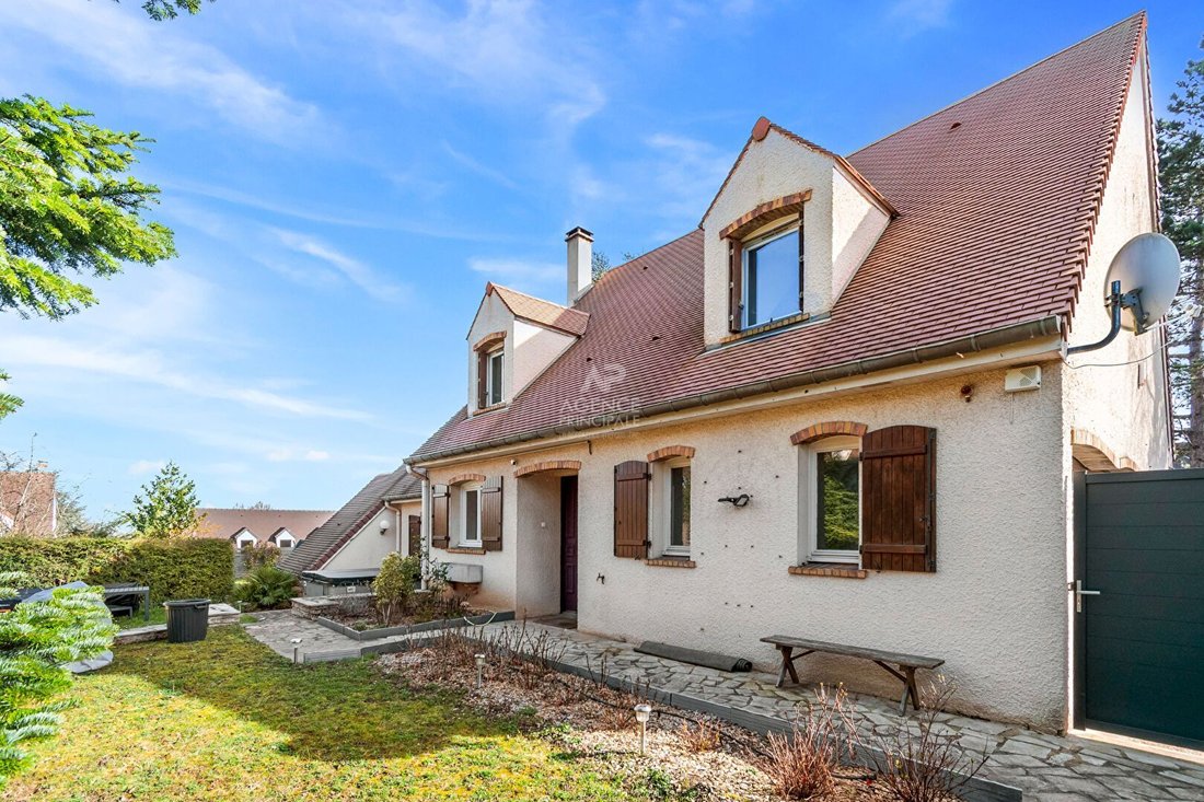 House in Sud, Chambourcy, France 2 - 18456830