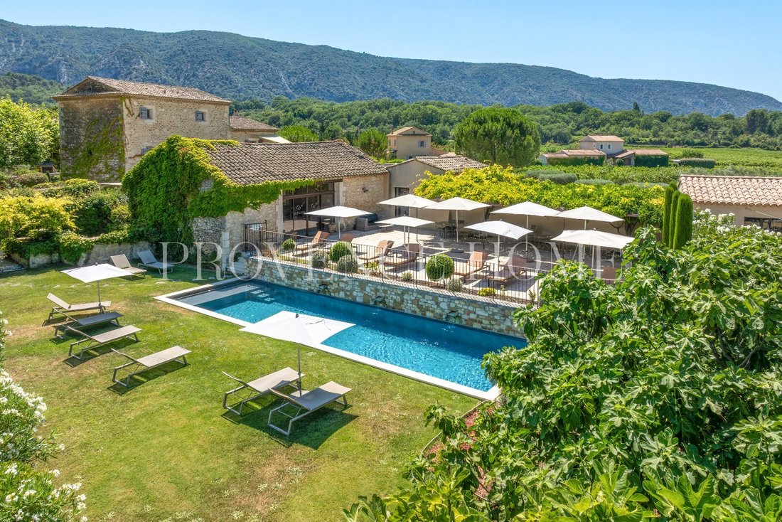 Domaine à Gordes, Provence-Alpes-Côte d'Azur, France 1 - 18457290