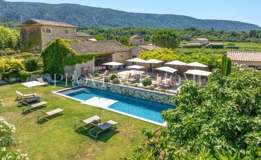 Estate in Gordes, Provence-Alpes-Côte d'Azur, France 1
