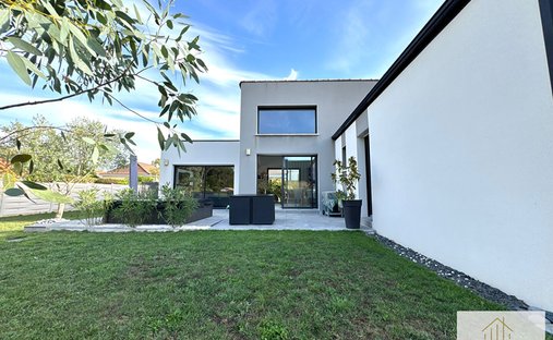 Villa in Nord, Basse-Goulaine, France 1
