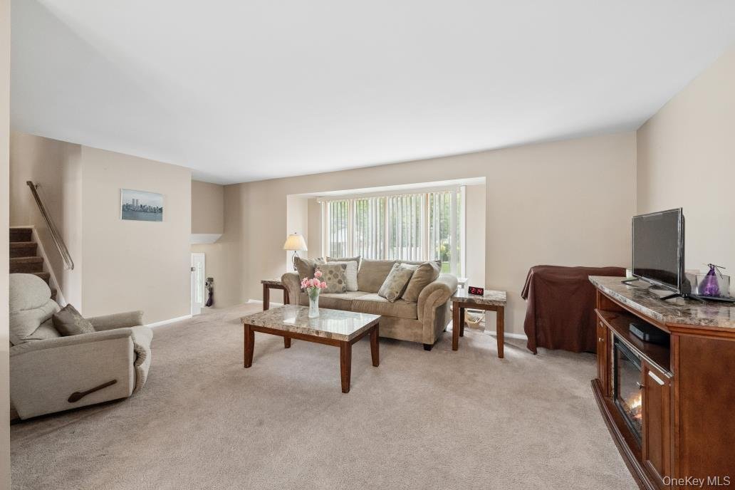House in Commack, New York, United States 5 - 18460187
