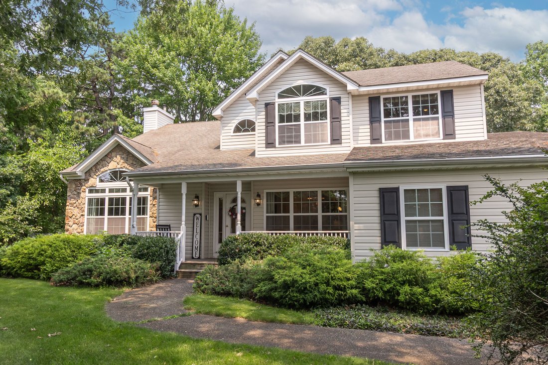 House in Centereach, New York, United States 4 - 18464393