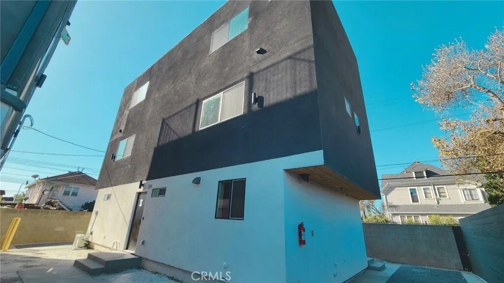 Los Angeles, California, United States 5 - 18466570