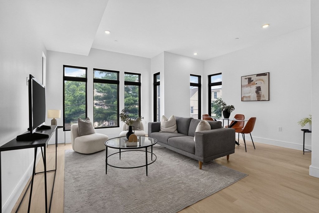 Condo in Somerville, Massachusetts, United States 2 - 18456412