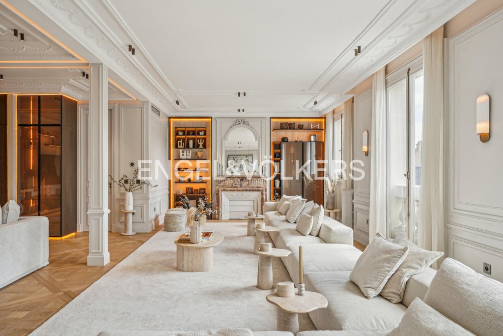Apartment in Triangle d'Or, Paris 8e Arrondissement, Paris 3 - 18470813