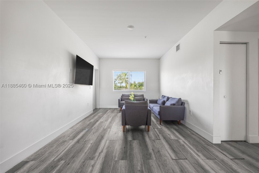 Hallandale Beach, Florida, United States 5 - 16636414