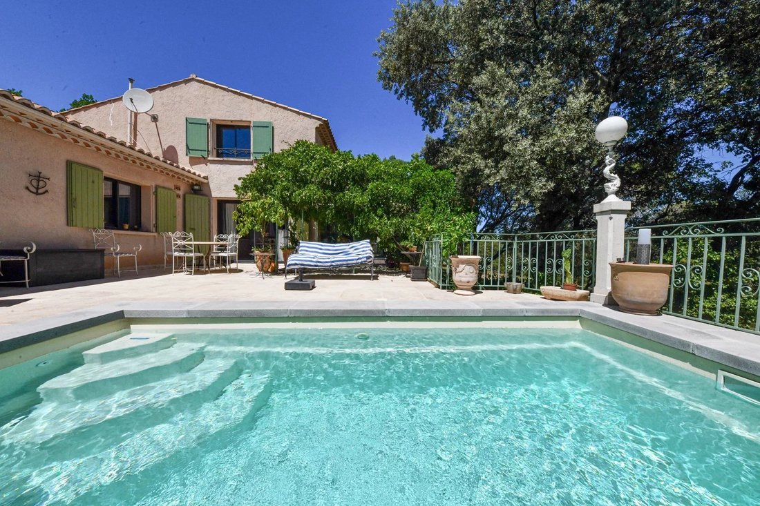 Estate in Uzès, Occitania, France 1 - 18457184