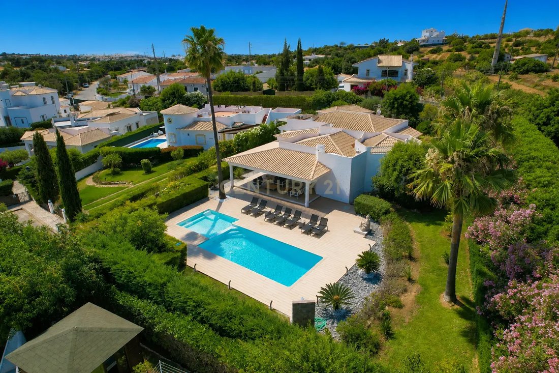 Villa in Olhos de Agua, Algarve, Portugal 1 - 18466772