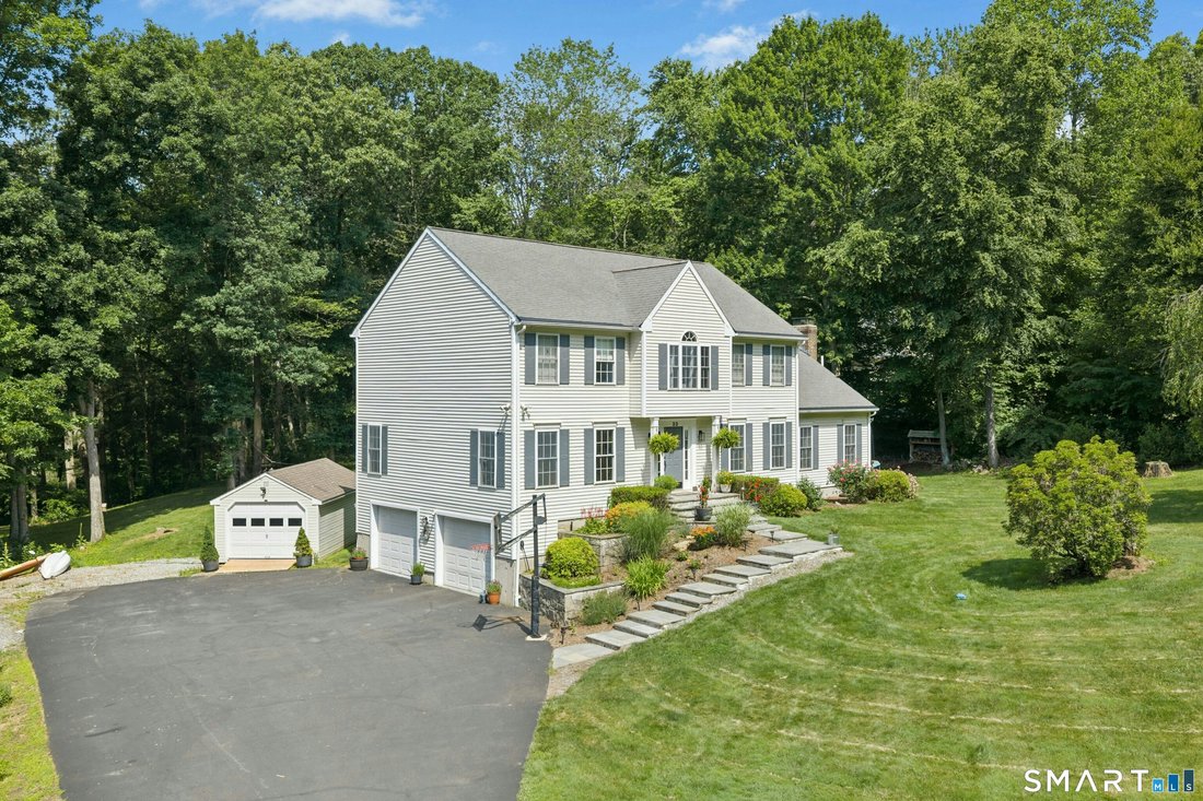 Southbury, Connecticut, United States 1 - 18460484