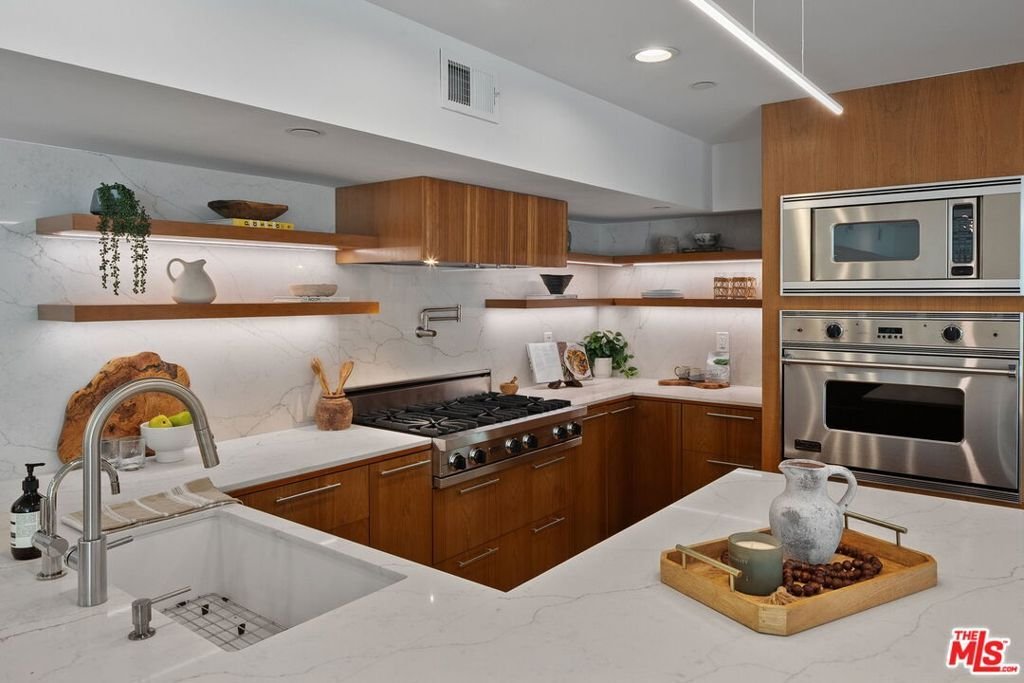 Condo in Los Angeles, California, United States 2 - 17758847