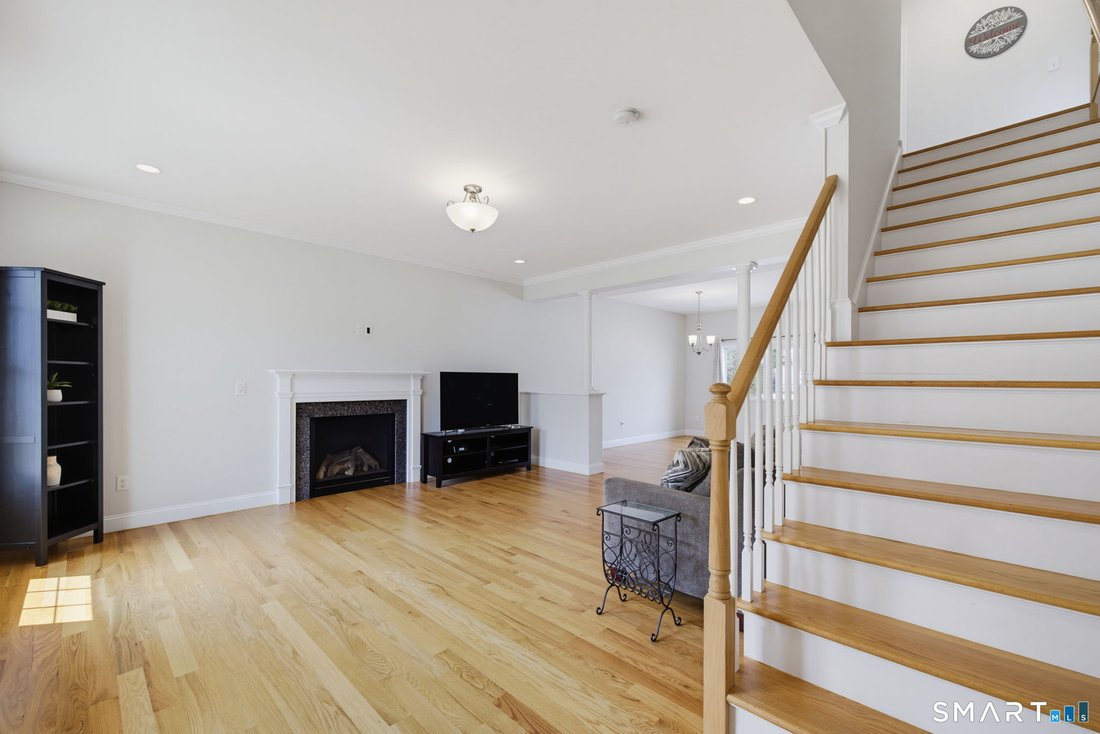 House in Plainville, Connecticut, United States 4 - 18460438