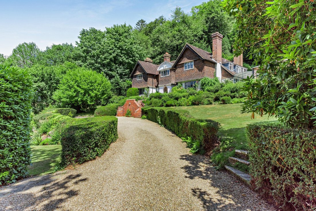 House in Beacon Hill, England 3 - 18456027