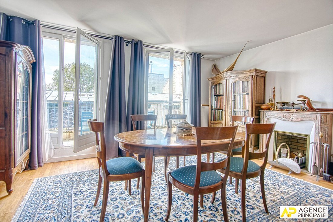 Apartment in Domaine National du Château, Versailles, France 5 - 18468134