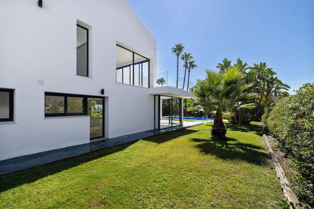 Villa in San Pedro de Alcantara, Andalusia, Spain 4 - 18458945