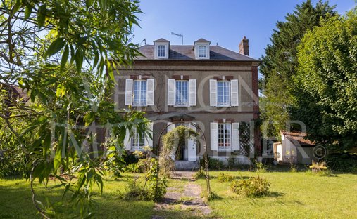 Haus in La Chapelle-Longueville, Normandie, Frankreich 1