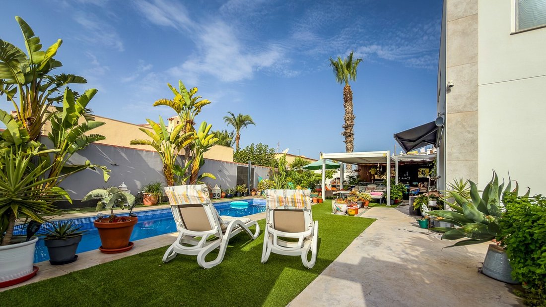 Villa in Torrevieja, Valencian Community, Spain 4 - 18077105