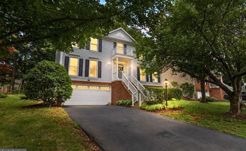 House in Potomac Falls, Virginia, United States 1