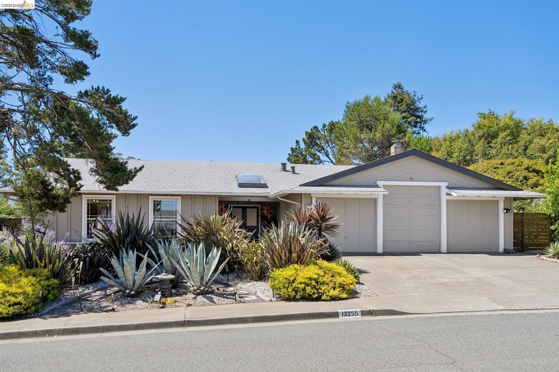 House in Oakland, California, United States 1 - 18470952