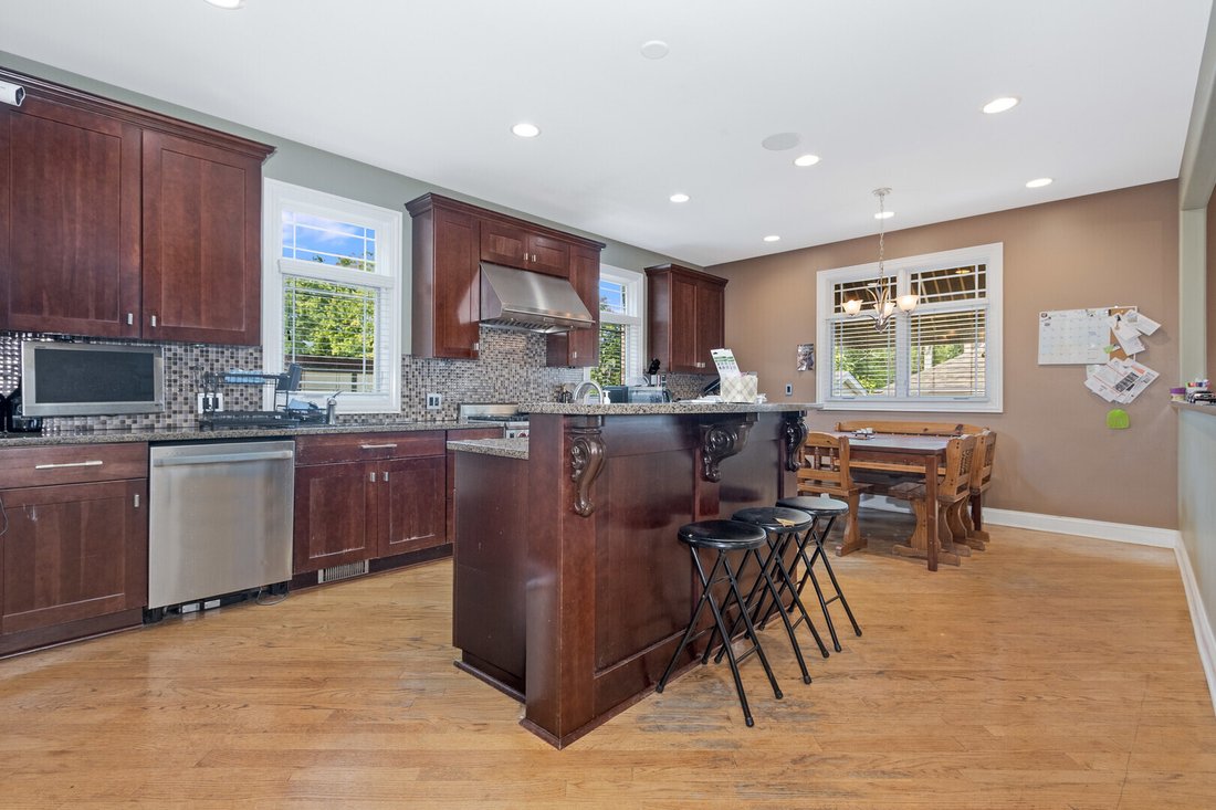Townhouse in Evergreen Park, Illinois, United States 4 - 18459552