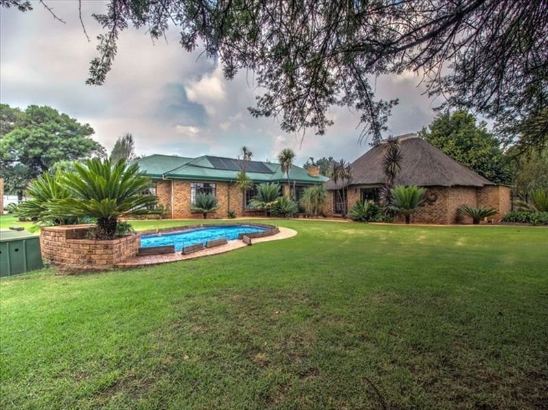 Estate in Glen marais, Gauteng, South Africa 1 - 18464507