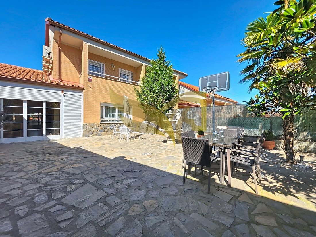 Chalet in Aranjuez, Comunidad de Madrid, Spain 3 - 18463806