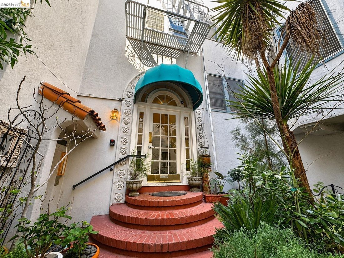 Oakland, California, United States 5 - 18466376