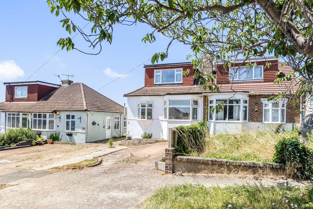 Bungalow in North Lancing, Sompting, England 1 - 18470796