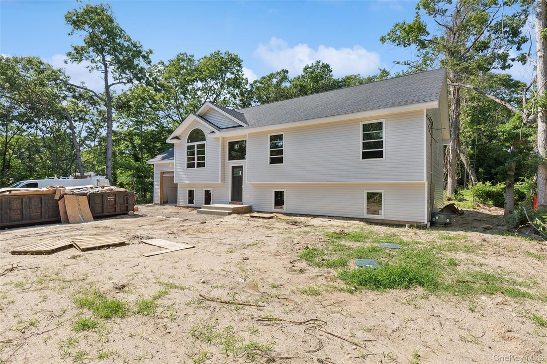 House in Medford, New York, United States 2 - 18460163