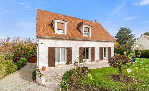 House in Forêt, Saint-Germain-en-Laye, France 1