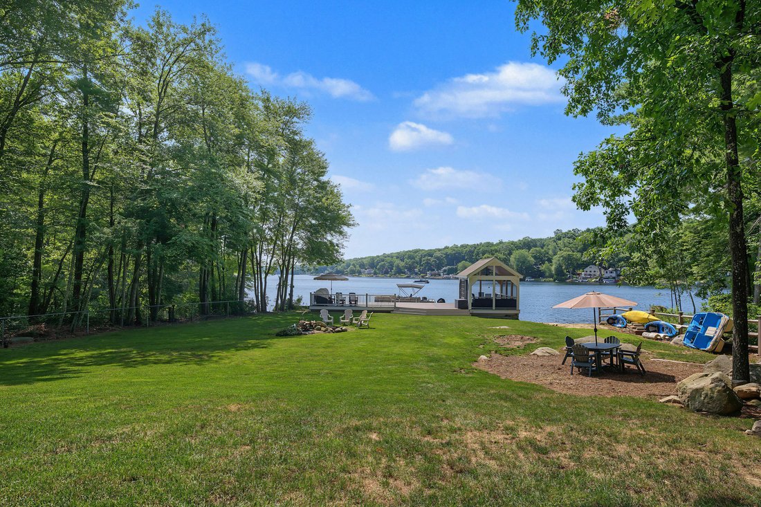 House in Voluntown, Connecticut, United States 4 - 18465437