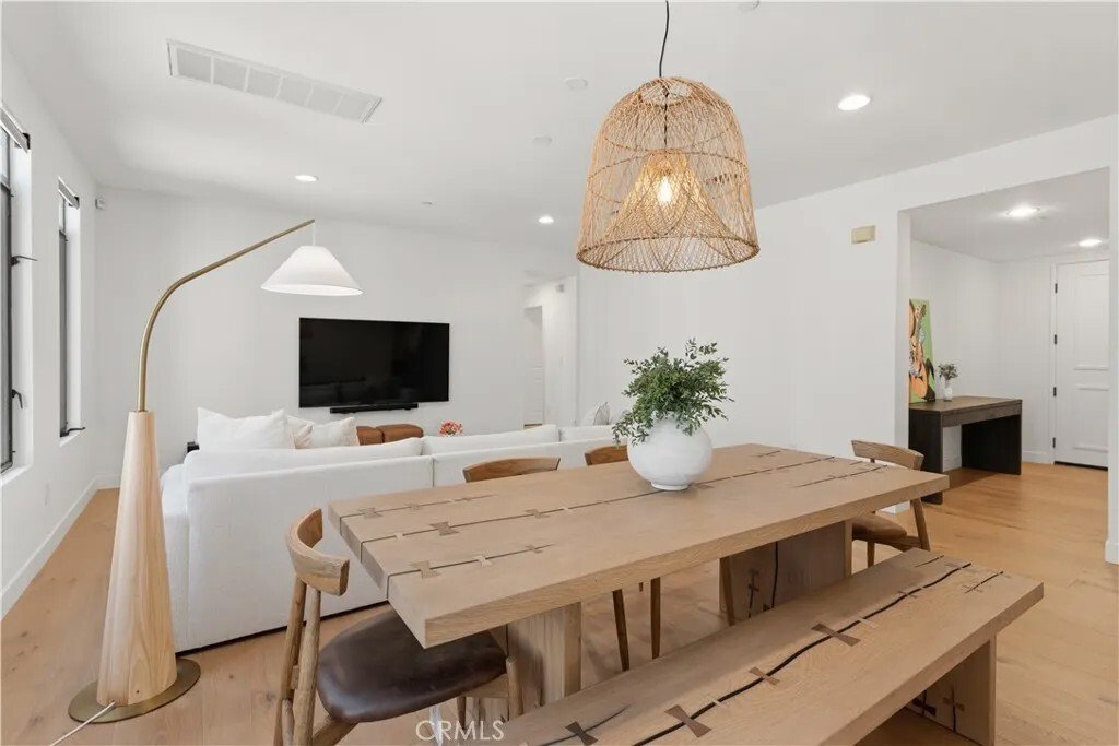 Condo in Los Angeles, California, United States 5 - 18142257