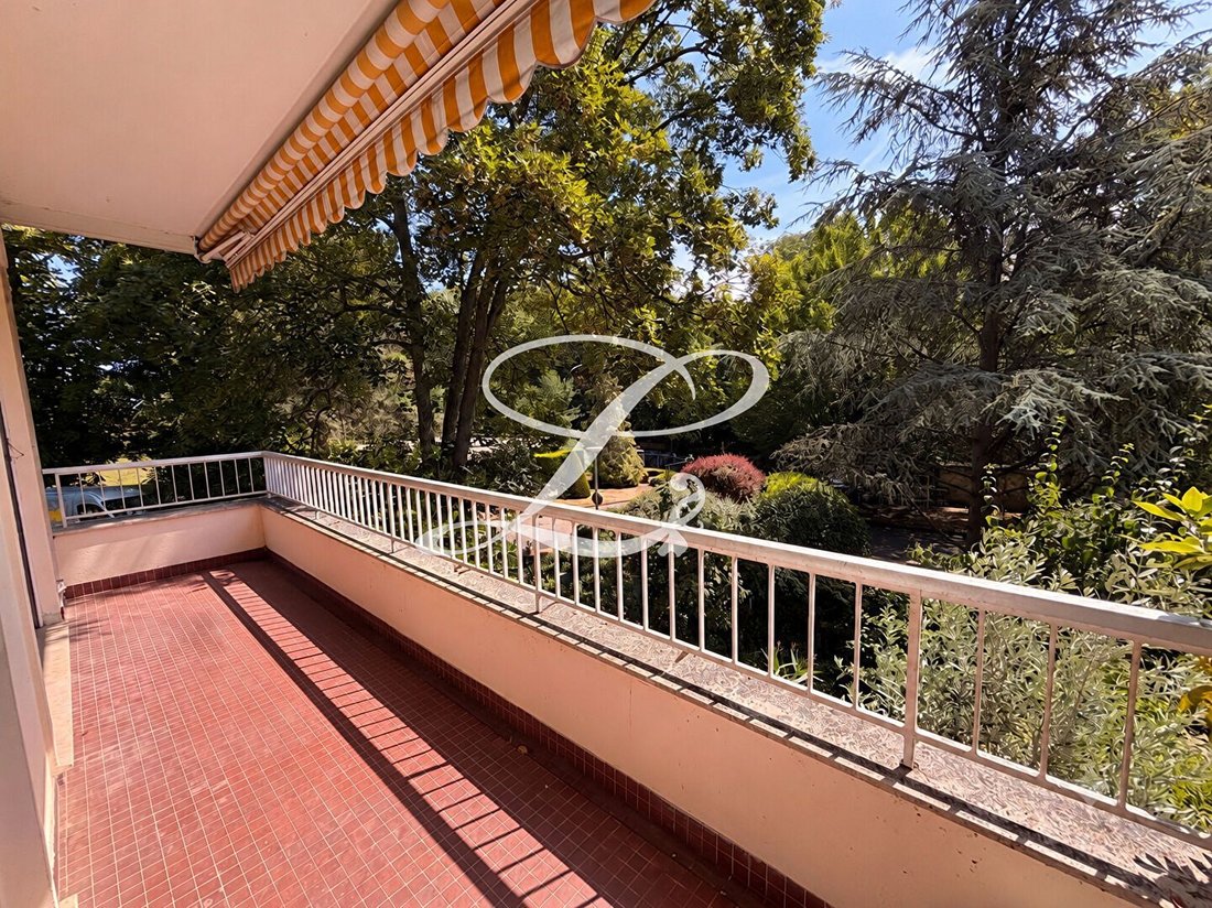 Apartment in Sud, Le Mesnil-le-Roi, France 1 - 18468113