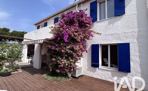 House in La Londe-les-Maures, Provence-Alpes-Côte d'Azur, France 1