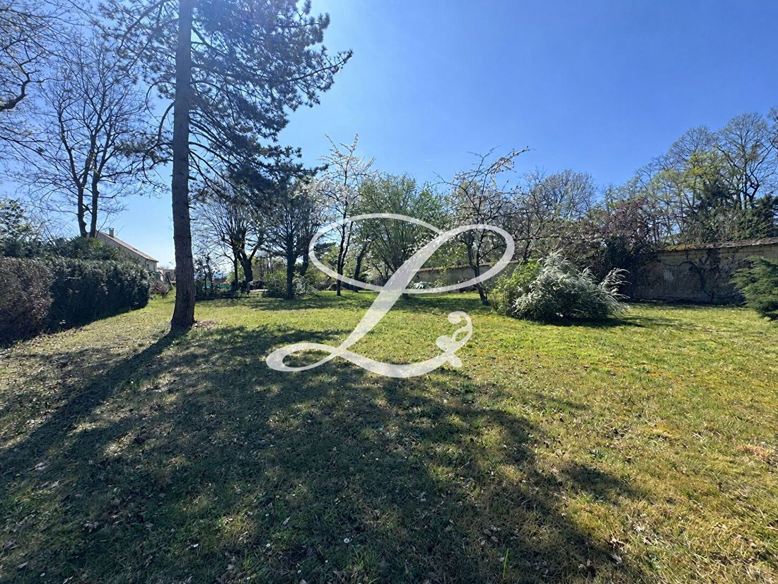 Land in Sud, Le Mesnil-le-Roi, France 1 - 18468086