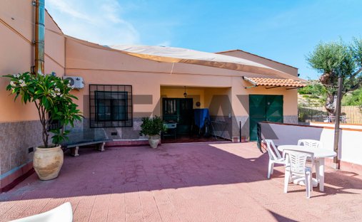 Villa in Augusta, Sicily, Italy 1