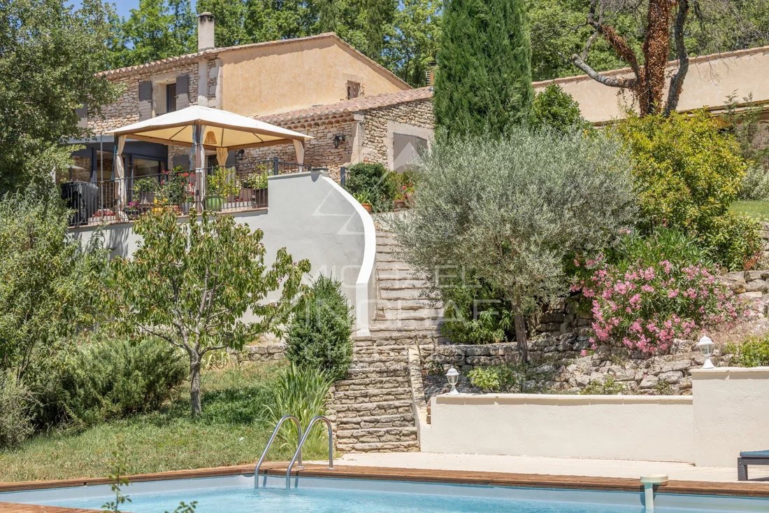 Villa in Gordes, Provence-Alpes-Côte d'Azur, France 1 - 14359302